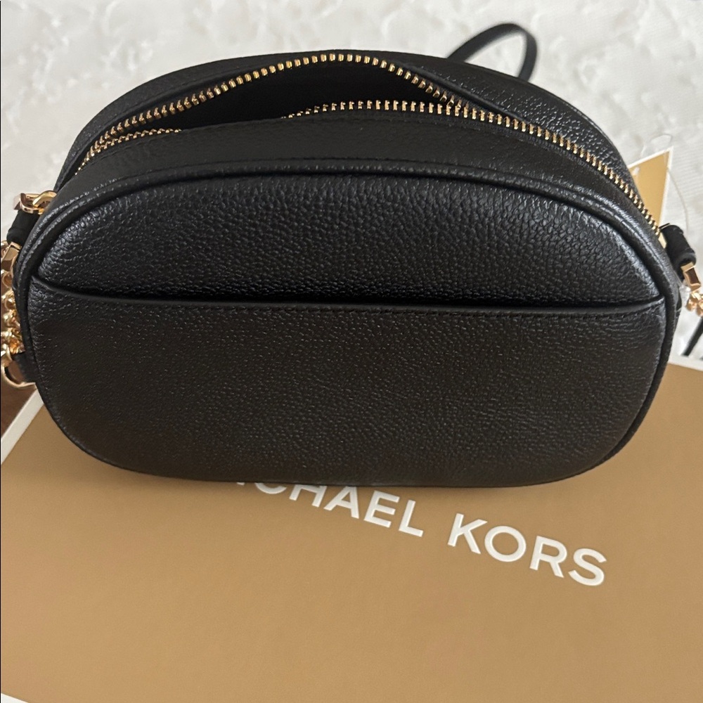 Michael Kors small oval camera crossbody - Picture 2 of 2